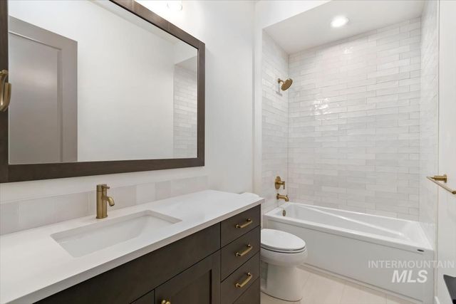 11178 S Corballis Ln, Kuna, ID 83634