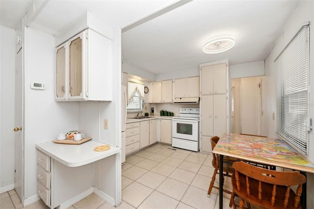 1125 ELKHART CIRCLE, Tavares, FL 32778