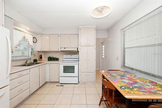 1125 ELKHART CIRCLE, Tavares, FL 32778