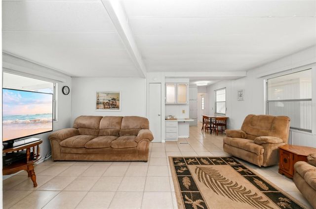 1125 ELKHART CIRCLE, Tavares, FL 32778