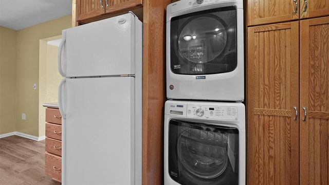 11 W Mckinley Avenue, Zeeland, MI 49464