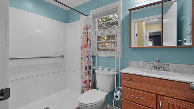11 W Mckinley Avenue, Zeeland, MI 49464