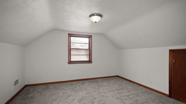 11 W Mckinley Avenue, Zeeland, MI 49464