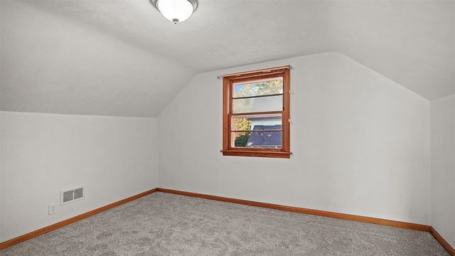 11 W Mckinley Avenue, Zeeland, MI 49464