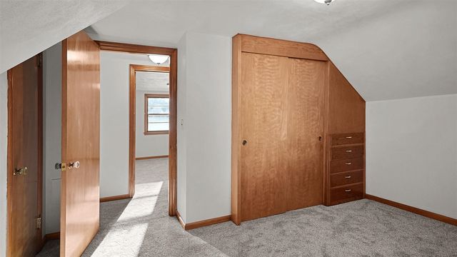 11 W Mckinley Avenue, Zeeland, MI 49464