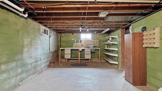 11 W Mckinley Avenue, Zeeland, MI 49464