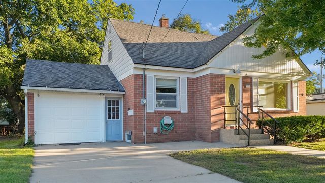 11 W Mckinley Avenue, Zeeland, MI 49464