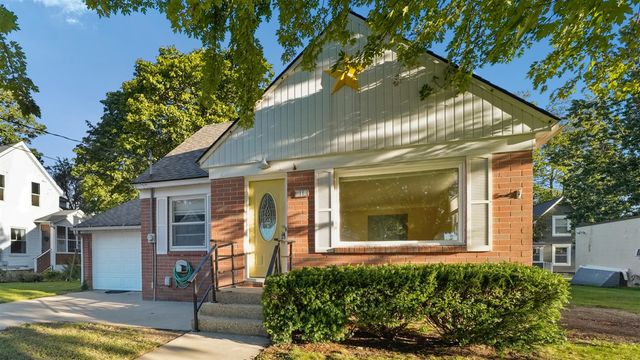 11 W Mckinley Avenue, Zeeland, MI 49464