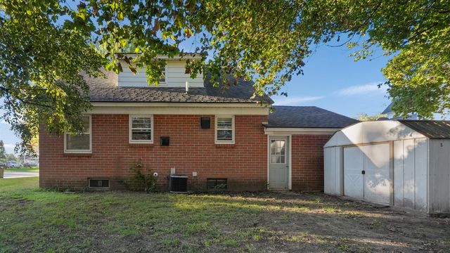 11 W Mckinley Avenue, Zeeland, MI 49464