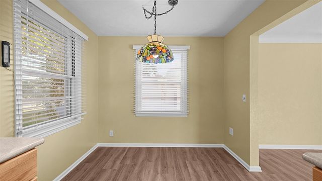 11 W Mckinley Avenue, Zeeland, MI 49464