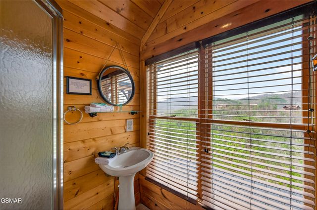 2018 Delta Dawn Drive, Sevierville, TN 37862