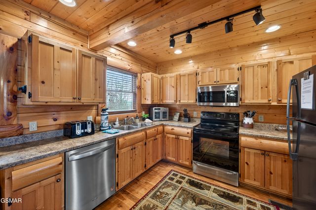 2018 Delta Dawn Drive, Sevierville, TN 37862