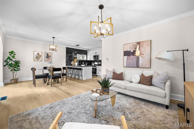 7425 Gayola Place, Maplewood, MO 63143