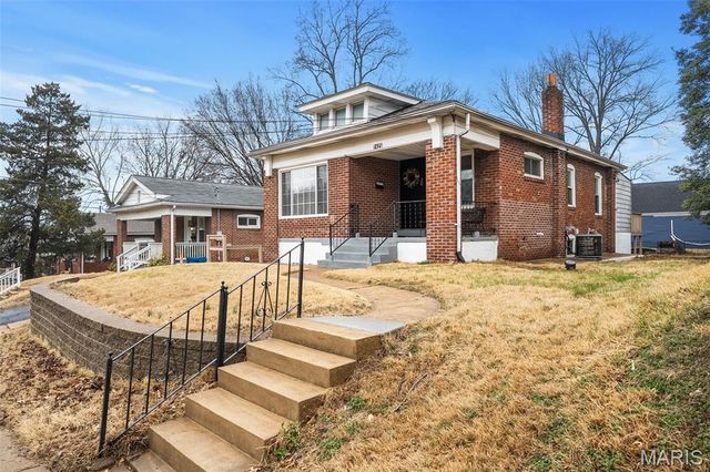 7425 Gayola Place, Maplewood, MO 63143