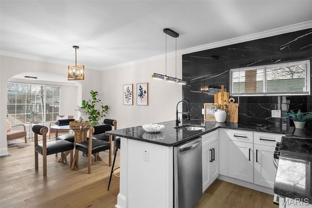 7425 Gayola Place, Maplewood, MO 63143