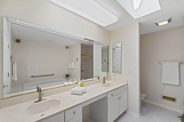 2112 Warrington Court, Glenview, IL 60026