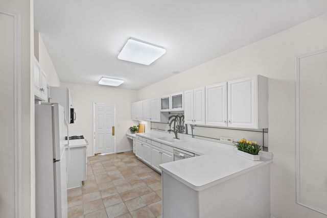 2112 Warrington Court, Glenview, IL 60026