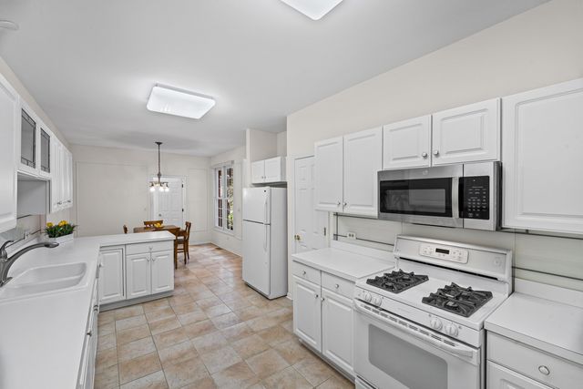 2112 Warrington Court, Glenview, IL 60026