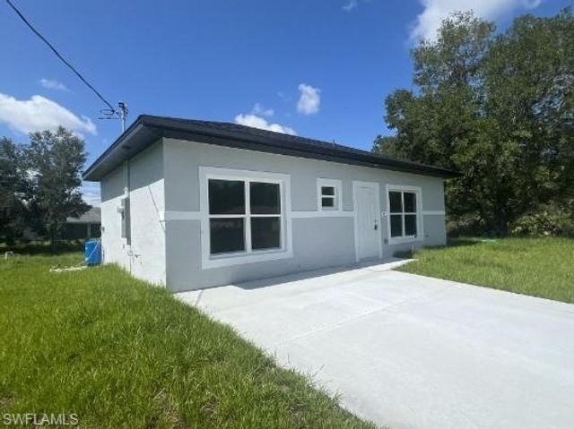 1230 Celtic ST E, Lehigh Acres, FL 33974