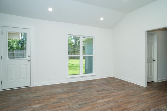 301 Leslie St, Denham Springs, LA 70726