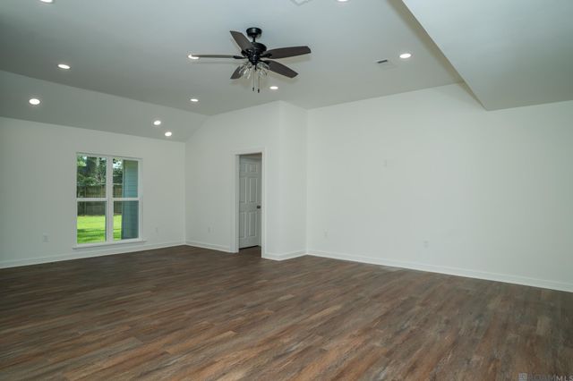 301 Leslie St, Denham Springs, LA 70726
