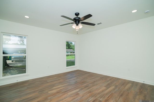 301 Leslie St, Denham Springs, LA 70726