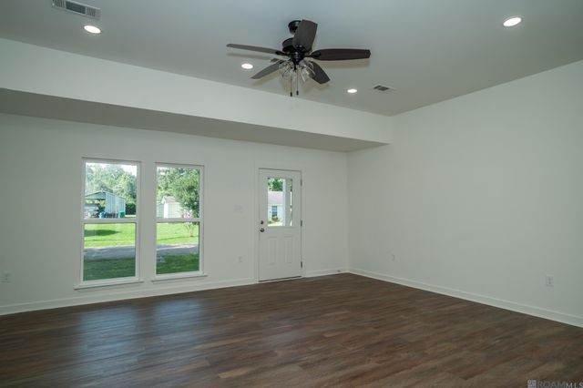 301 Leslie St, Denham Springs, LA 70726