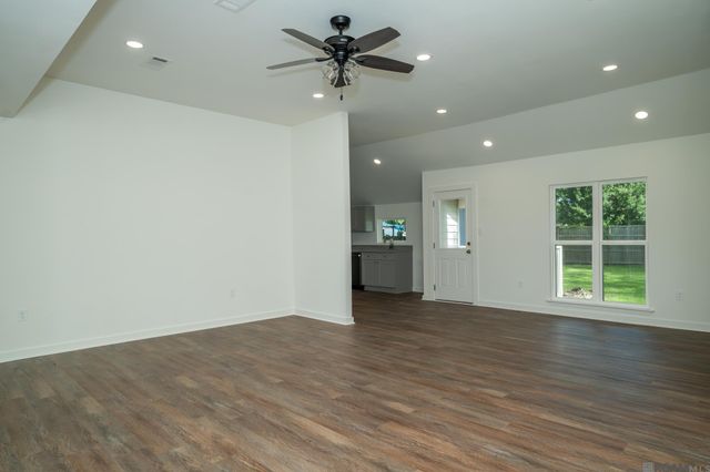 301 Leslie St, Denham Springs, LA 70726