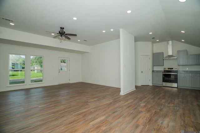 301 Leslie St, Denham Springs, LA 70726