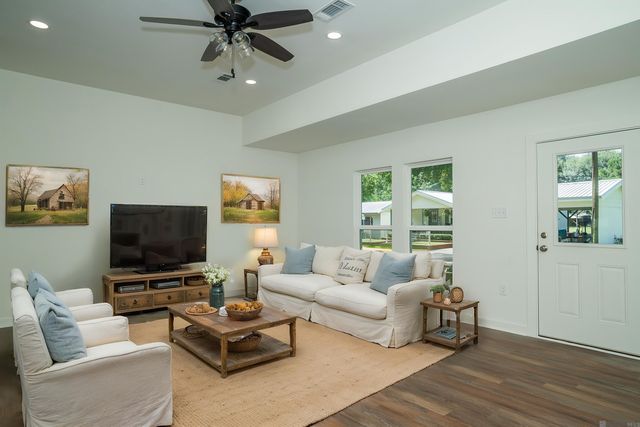 301 Leslie St, Denham Springs, LA 70726