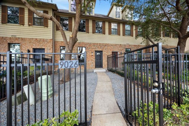 9026 Lakes At 610 Drive, Houston, TX 77054