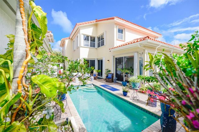 1448 Mariner Way, Hollywood, FL 33019