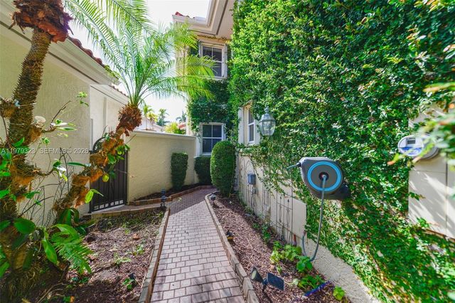 1448 Mariner Way, Hollywood, FL 33019