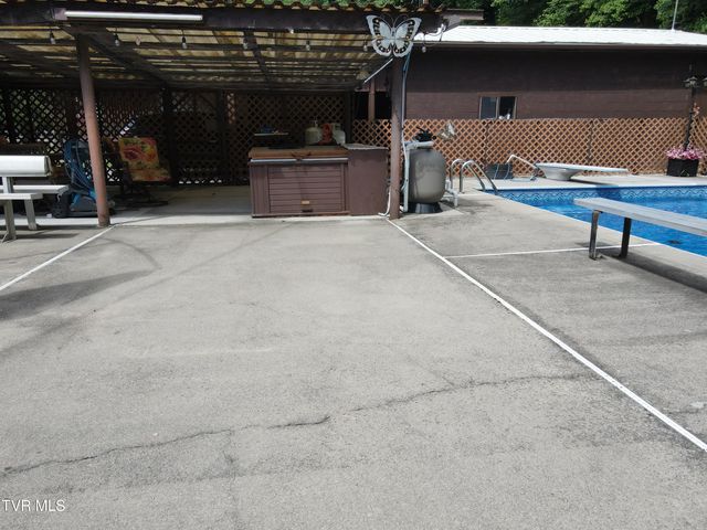 1528 Irondale Road, Big Stone Gap, VA 24219
