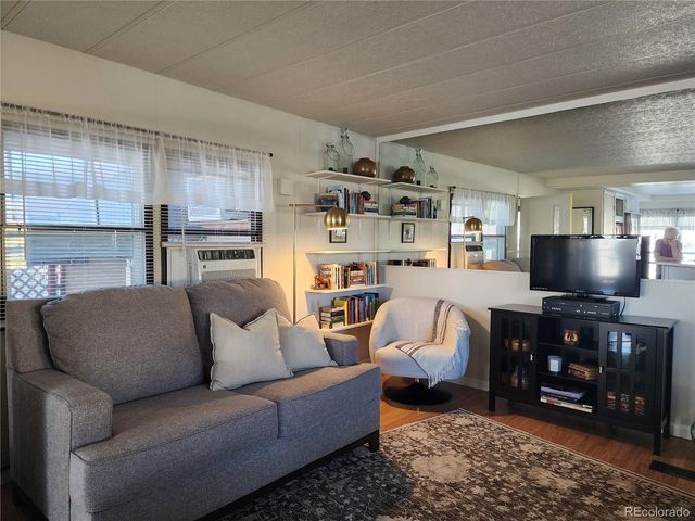 729 W 17th Avenue W, Longmont, CO 80501