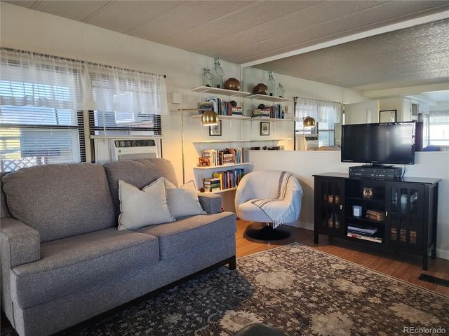 729 W 17th Avenue W, Longmont, CO 80501