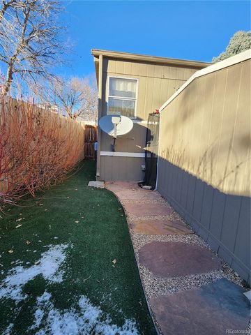 729 W 17th Avenue W, Longmont, CO 80501