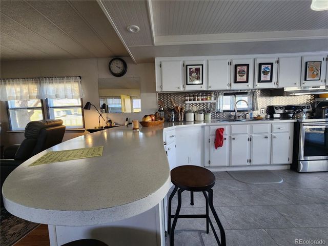 729 W 17th Avenue W, Longmont, CO 80501