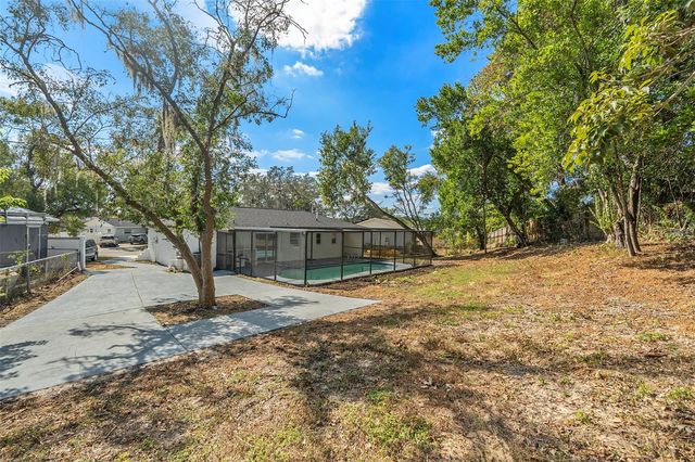 7106 LYNWOOD DRIVE, Tampa, FL 33637