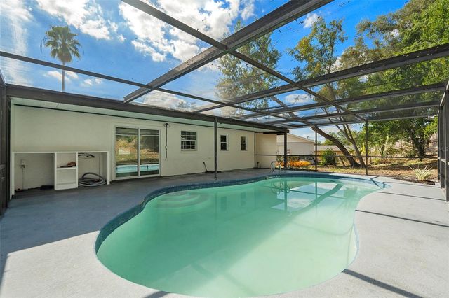 7106 LYNWOOD DRIVE, Tampa, FL 33637