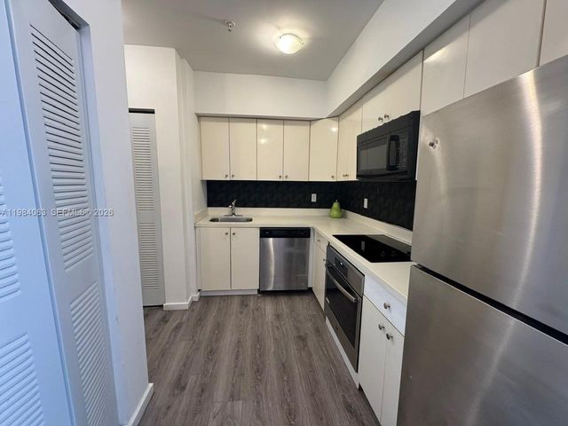 810 7th St 207, Miami Beach, FL 33139