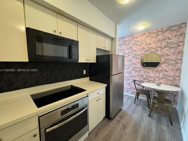 810 7th St 207, Miami Beach, FL 33139