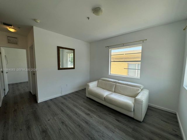 810 7th St 207, Miami Beach, FL 33139