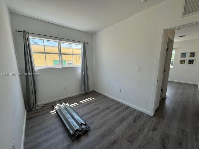 810 7th St 207, Miami Beach, FL 33139