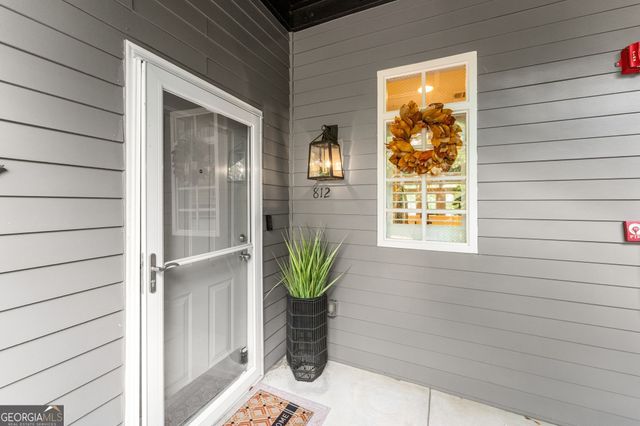 812 Creek View Lane, Roswell, GA 30075