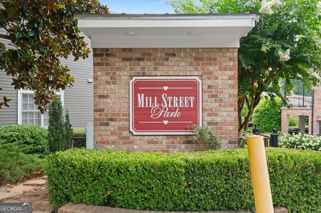812 Creek View Lane, Roswell, GA 30075