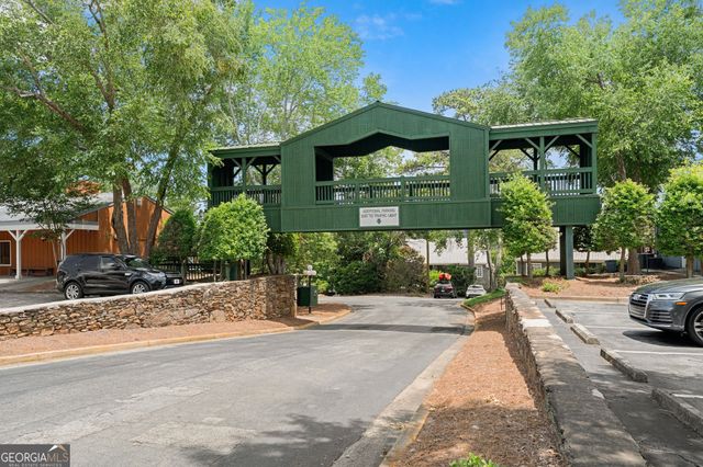 812 Creek View Lane, Roswell, GA 30075