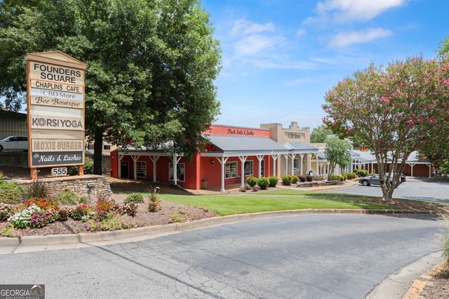 812 Creek View Lane, Roswell, GA 30075