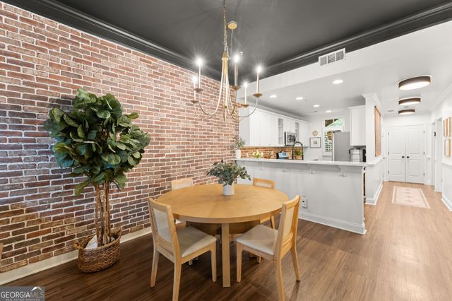 812 Creek View Lane, Roswell, GA 30075