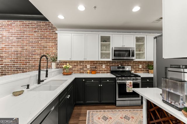 812 Creek View Lane, Roswell, GA 30075
